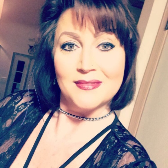 Meet your Posher, Stacey - Picture 3 of 3